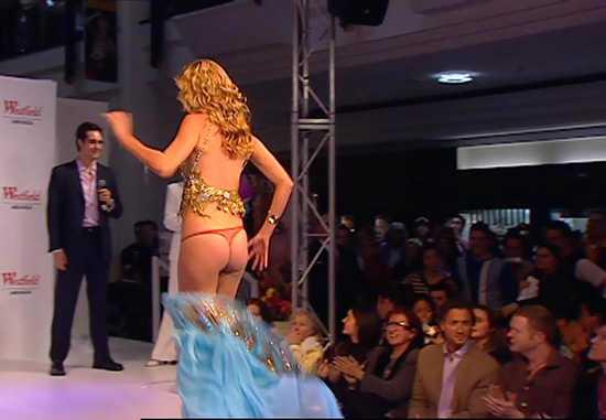 kid_jnnifer_hawkins_loses_skirt2.jpg