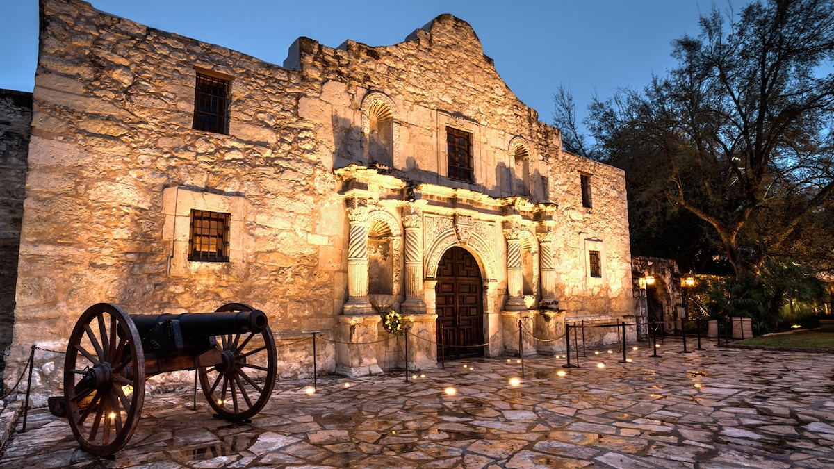 texas-alamo_16x9.jpg