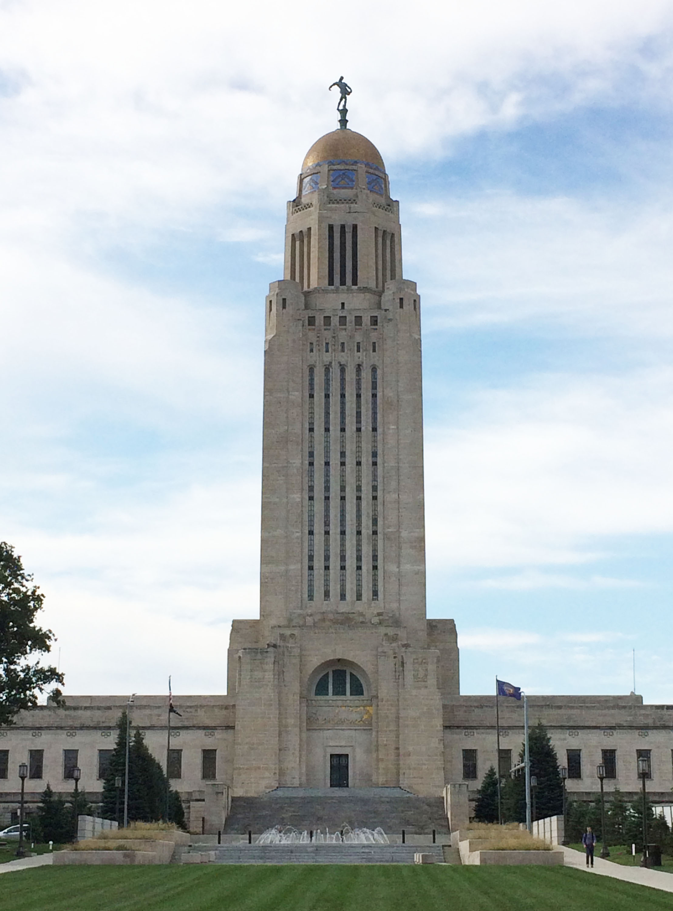 Nebraska-State-Capitol-front.jpg