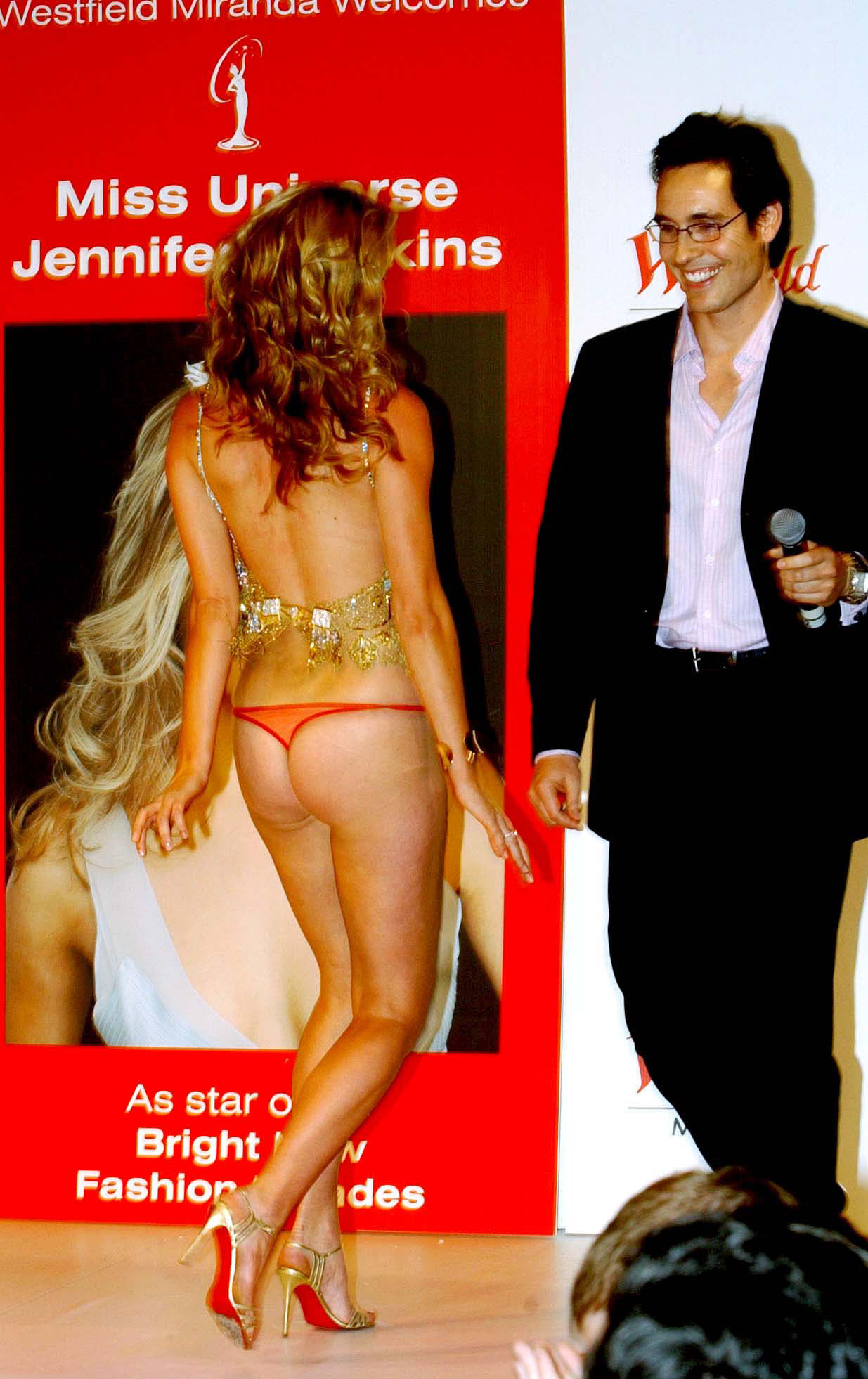 Jennifer_Hawkins_Fashion_Parade_01.jpg