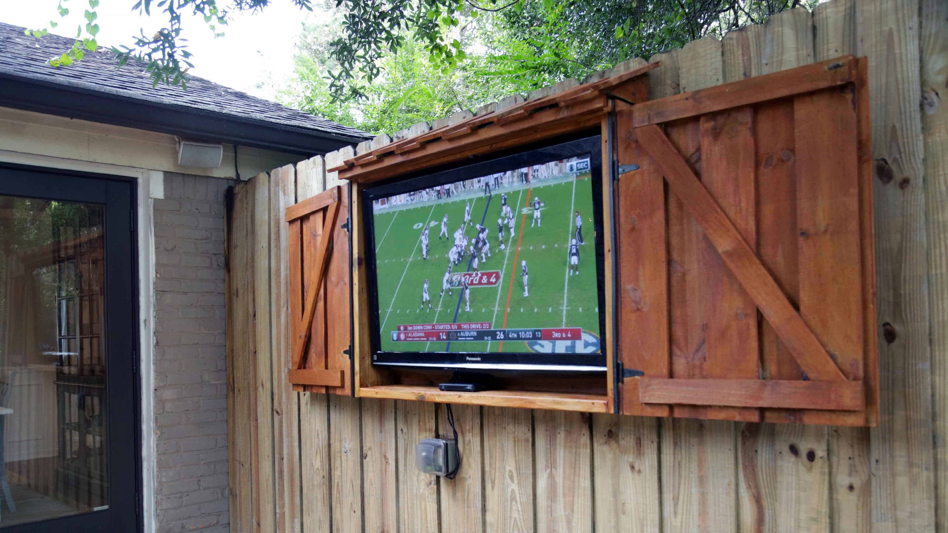 TH_OutdoorTVCabinet_Blog-Feature1.jpg