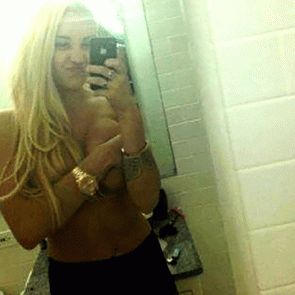 Amanda-Bynes-nude-leaked-porn-hot-sexy-ScandalPlanet-2-295x295.gif