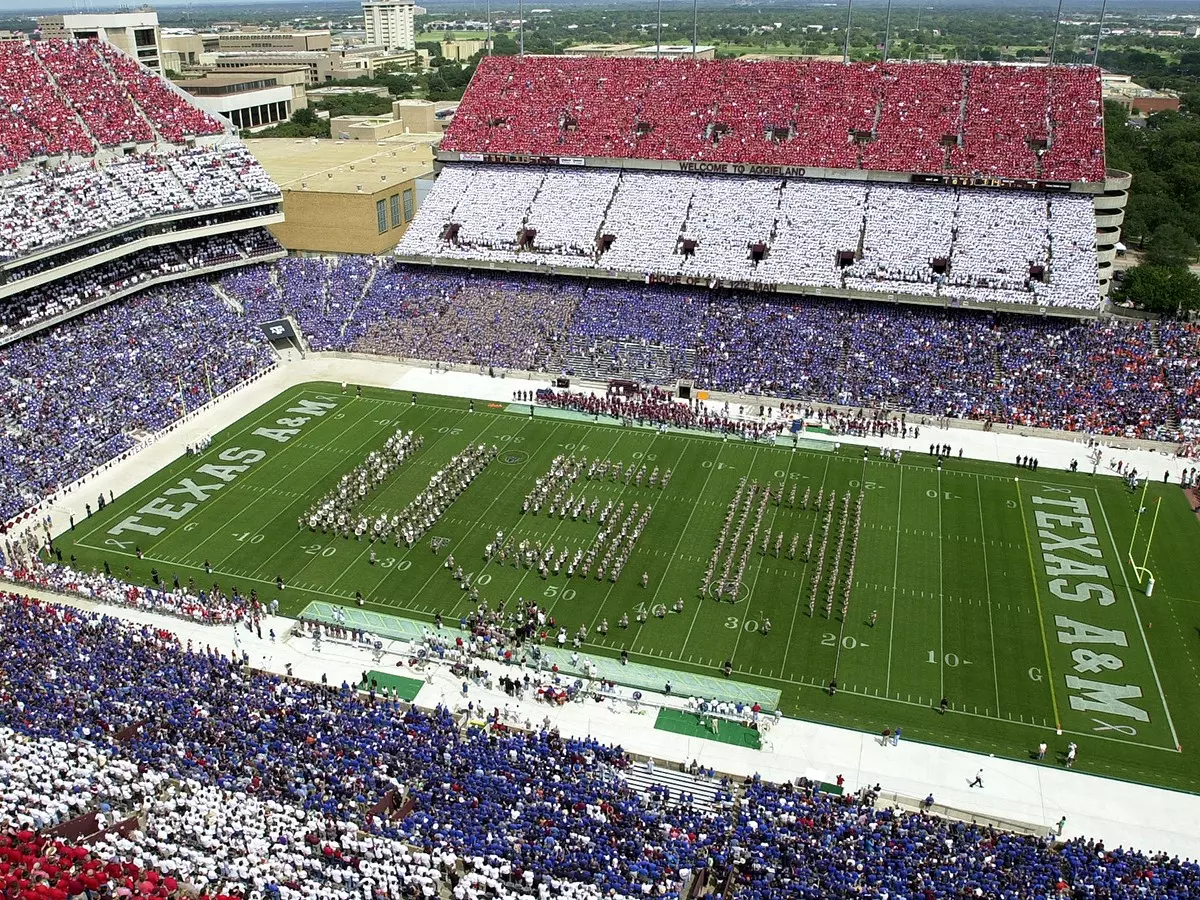 kylefield_01rwb_wide_lr.jpg