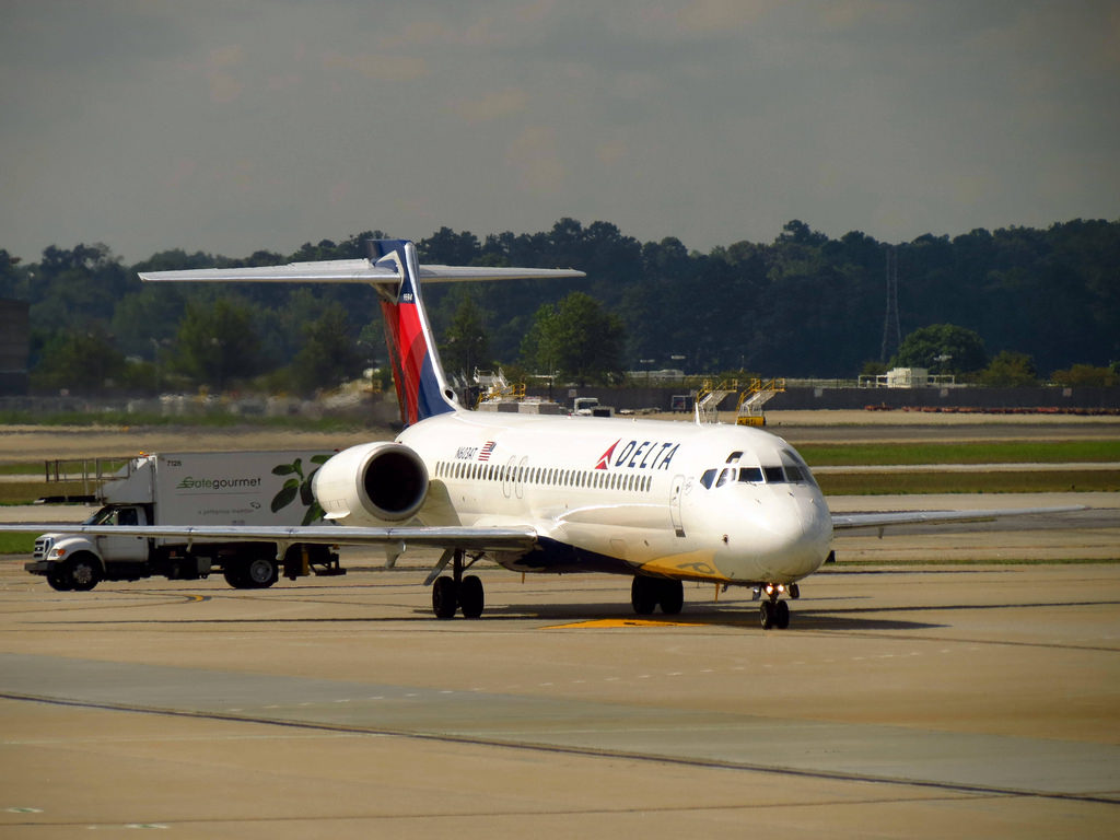 Delta-Air-Lines-Boeing-717-200-N603AT-at-Montre%CC%81al%E2%80%93Pierre-Elliott-Trudeau-International-Airport.jpg