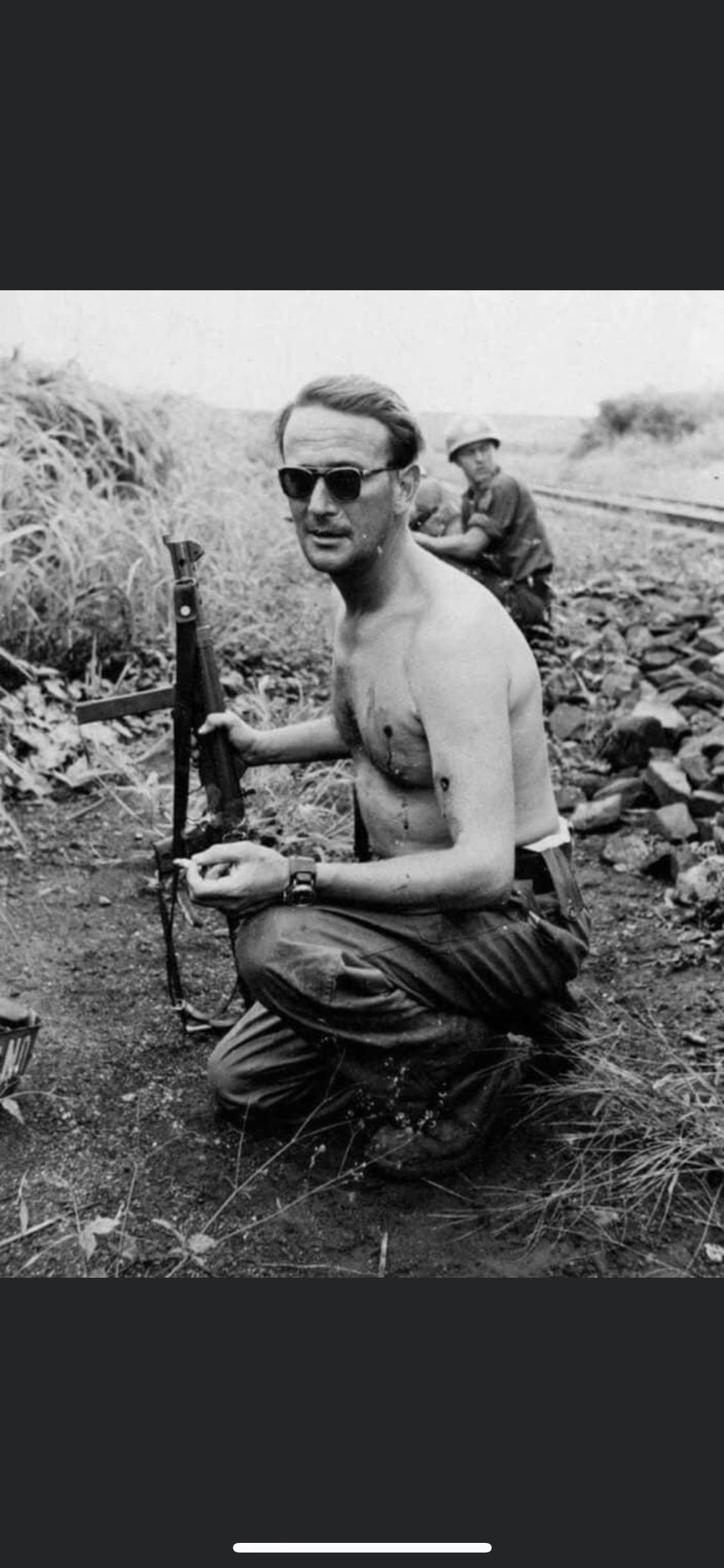 r/HistoryPorn - Erik Bonde, a Swedish Major fighting in the Congo Crisis, smokes a cigarette after being shot twice in the chest following an ambush. Jan 1961 [800x1150]