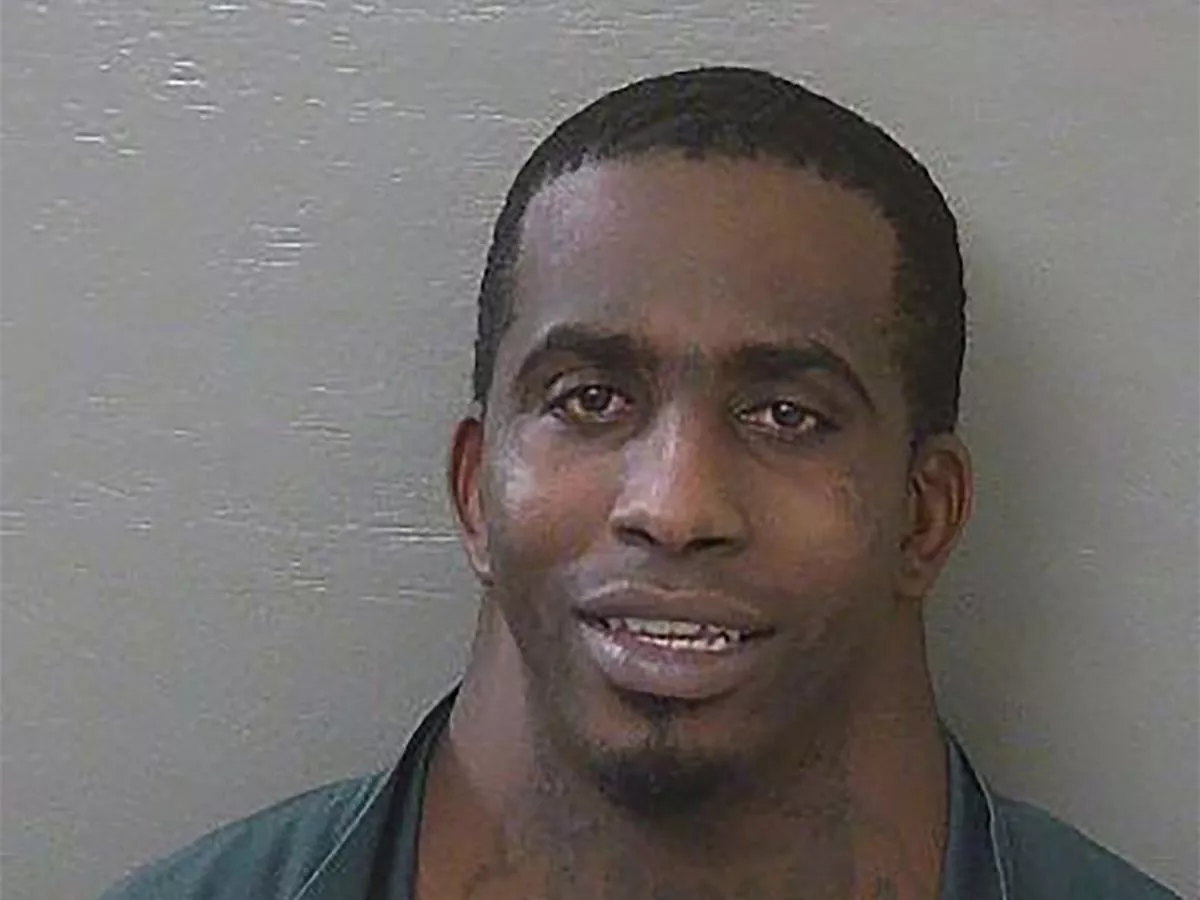 4_PAY-What-the-neck-Man-with-bizarre-neck-goes-viral-after-being-arrested-for-allegedly-evading-policejpgw.jpg