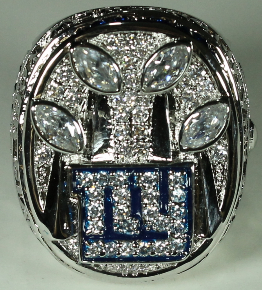 main_4-Eli-Manning-New-York-Giants-High-Quality-Replica-2011-Super-Bowl-XLV-Championship-Ring-with-Cherry-Wood-Display-Box-PristineAuction.com.jpg